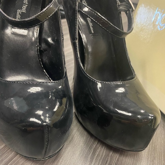 The Highest Heel black patent leather Mary Jane pumps size 9 - Picture 10 of 16